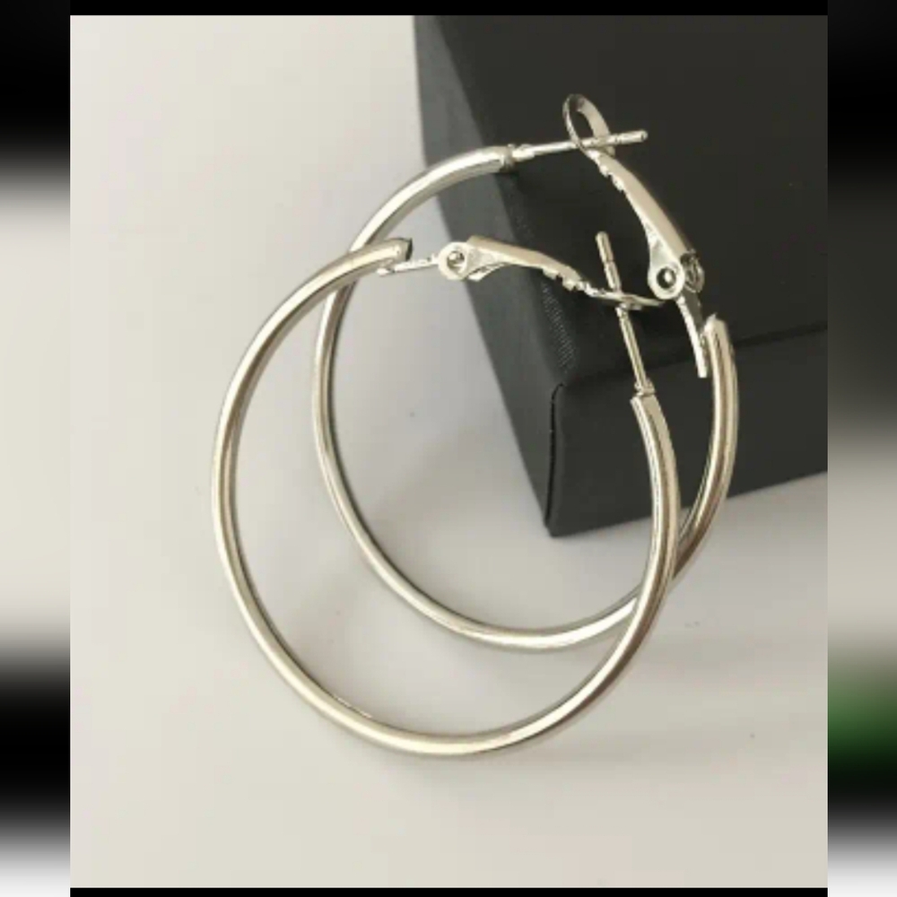 Hoop Earrimgs - Picture 2 of 2